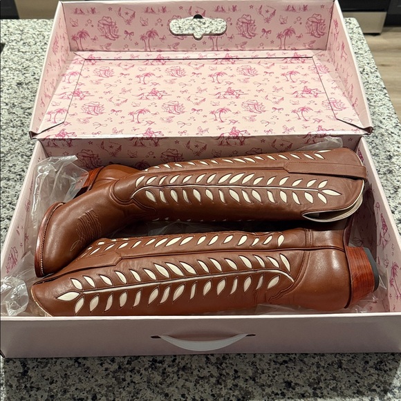 Brown Heeled Boots with Decorative Stitching - Picture 4 of 6